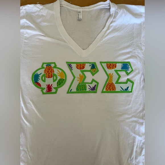 Phi Sigma Sigma White V-Neck Pineapple Letters Shirt Size Medium - Picture 2 of 3